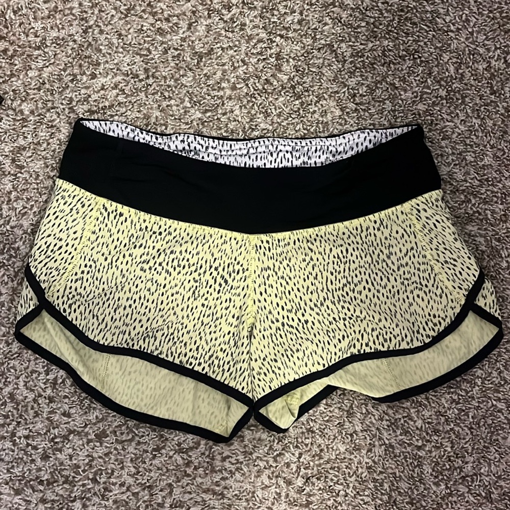 Lululemon Speed up shorts 2.5” Yellow print Size 4 Rare!!!